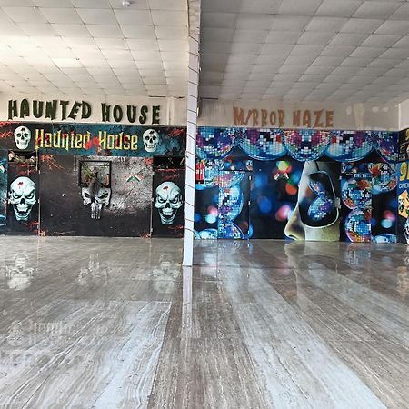 Krishna Fun Land Hotel Mathura Exterior photo