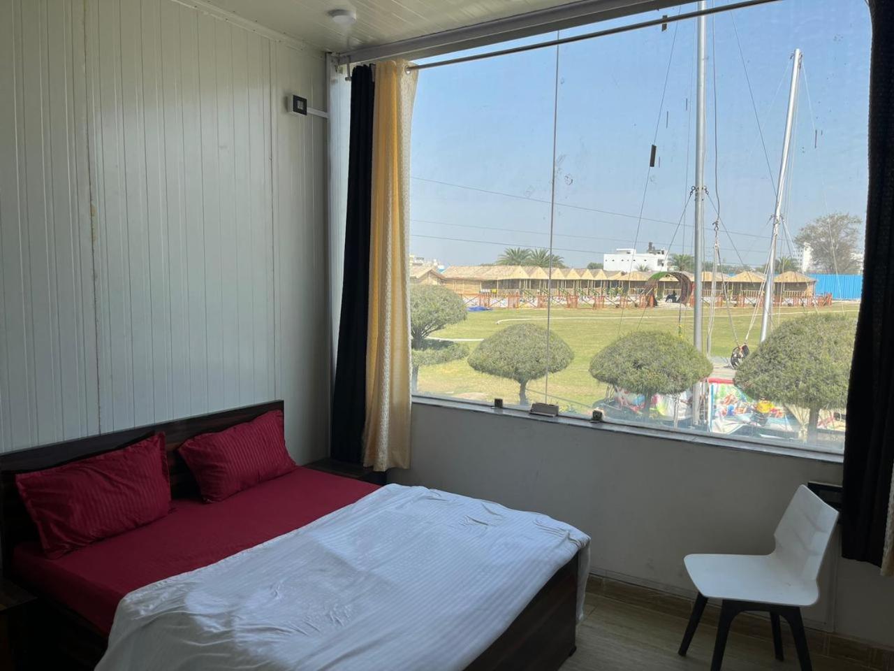 Krishna Fun Land Hotel Mathura Exterior photo