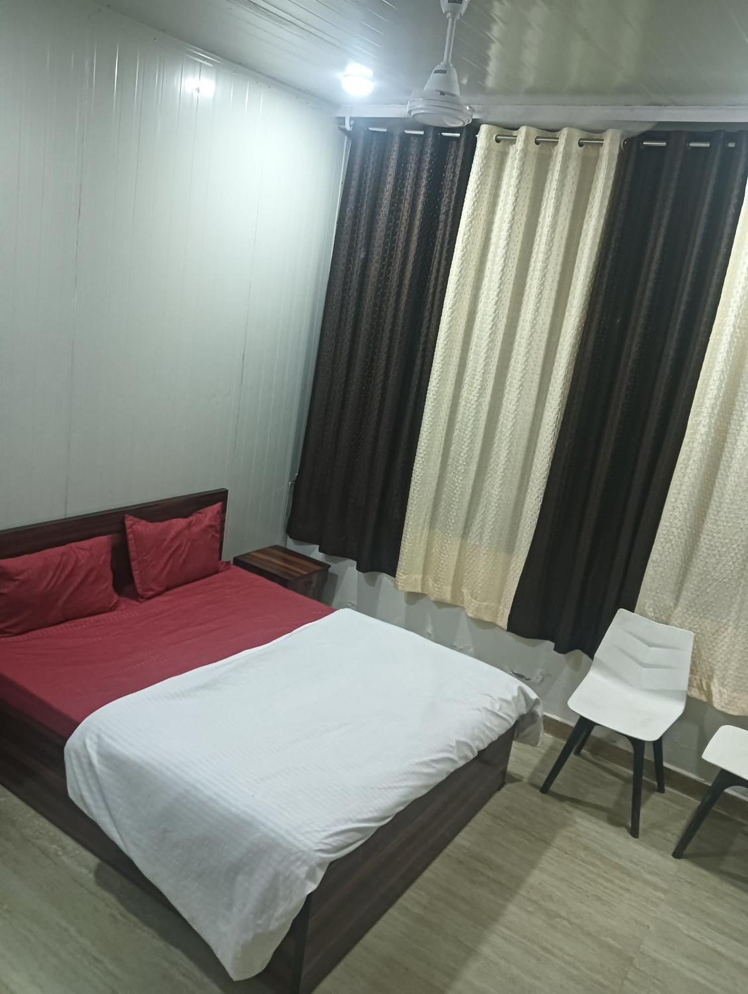 Krishna Fun Land Hotel Mathura Room photo
