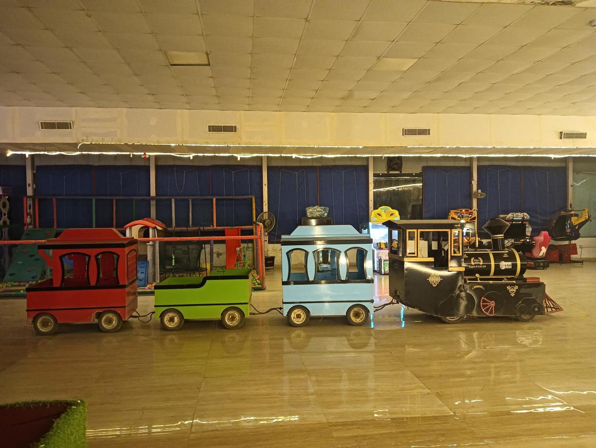 Krishna Fun Land Hotel Mathura Exterior photo